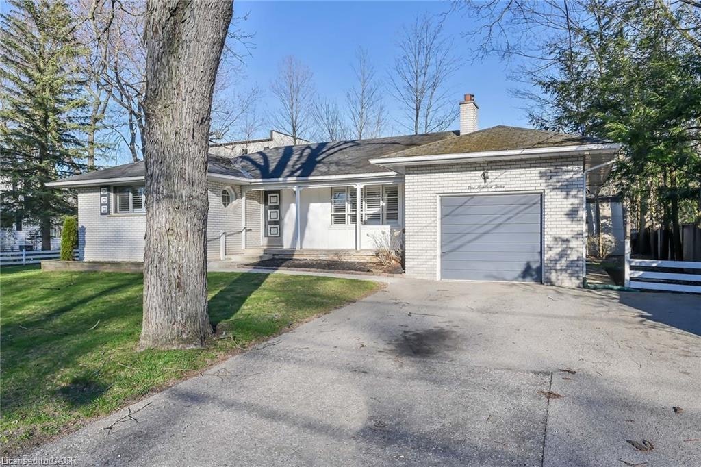 112 Academy Street, Hamilton, ON, L9G 2Y1