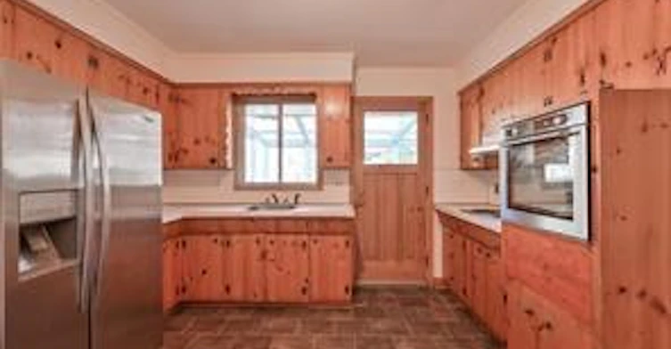 112 Academy Street, Hamilton, ON, L9G 2Y1 - 8
