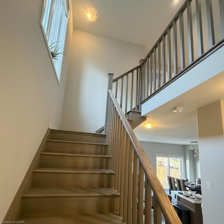 35 Pinot Crescent, Hamilton, ON, L8E 0J8 - 6