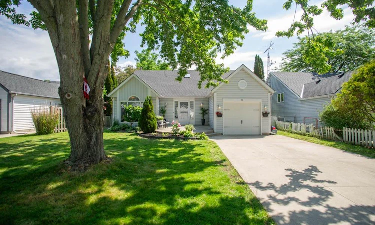 61 Leslie Avenue