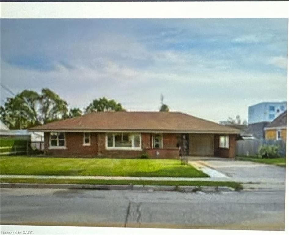 8 Munch Avenue, Cambridge, ON, N1R 1A2