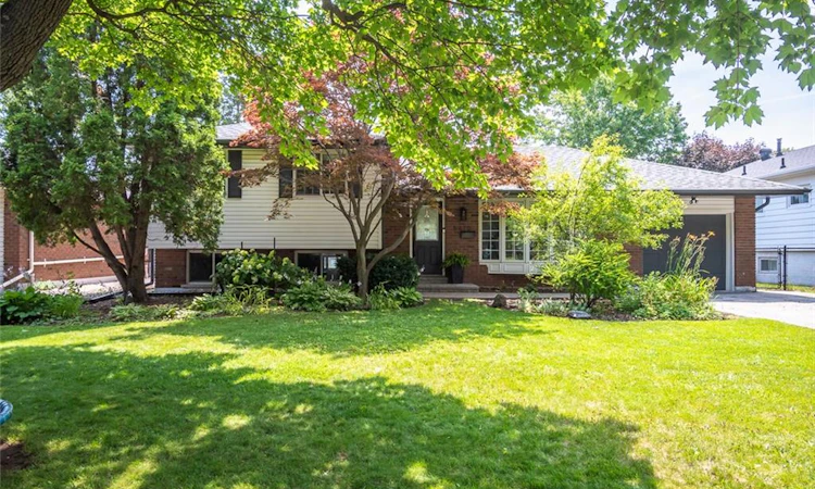 5410 Clive Crescent