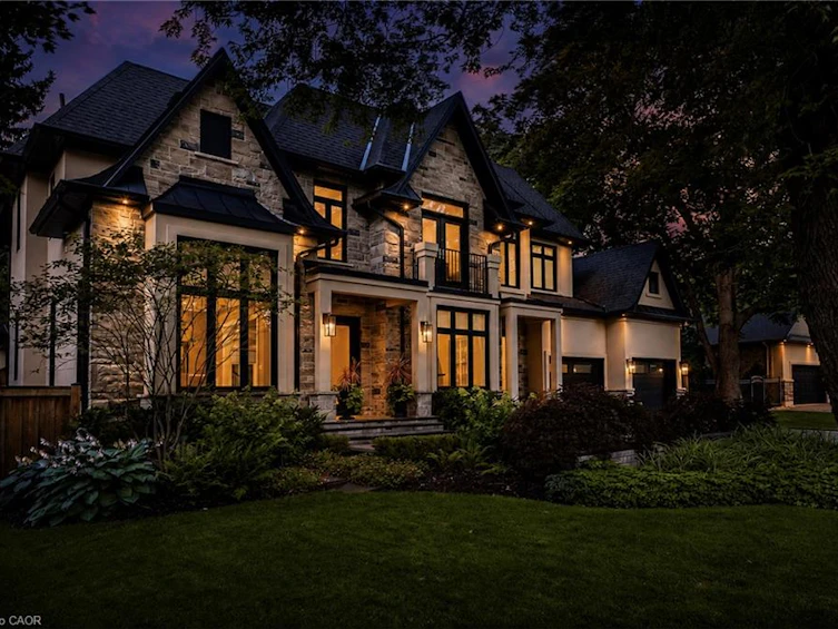 71 Lloyminn Avenue, Hamilton, ON, L9G 1H4 - 2