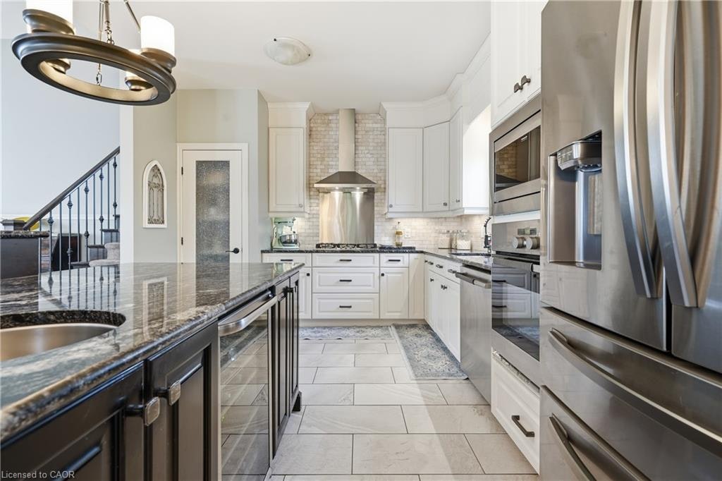 379 Michael Drive, Welland, ON, L3C 0A5 - 6
