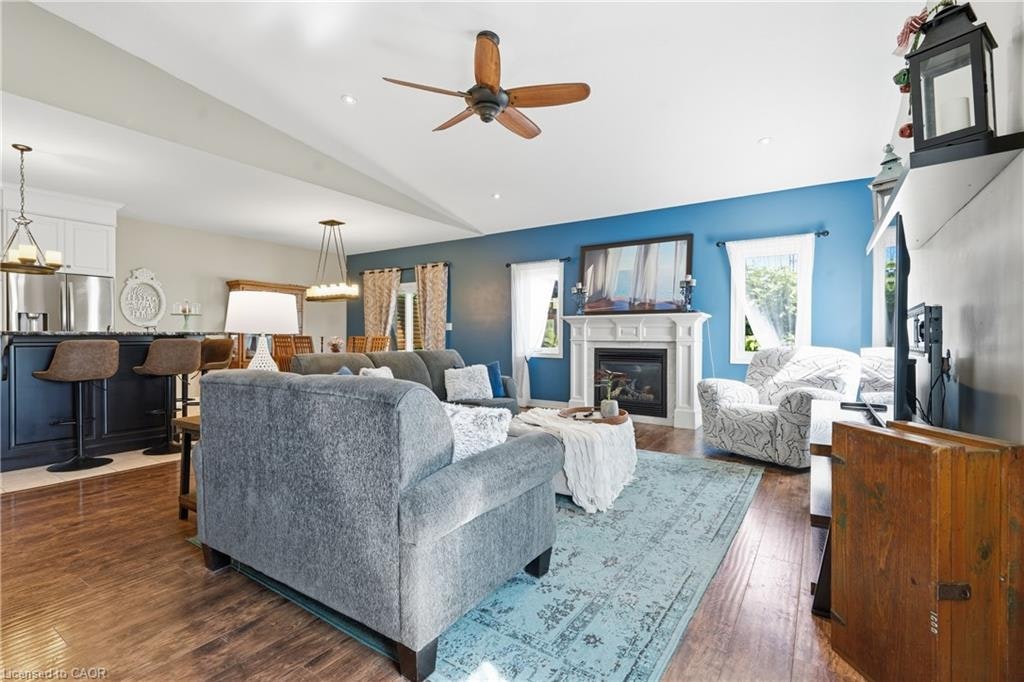 379 Michael Drive, Welland, ON, L3C 0A5 - 3