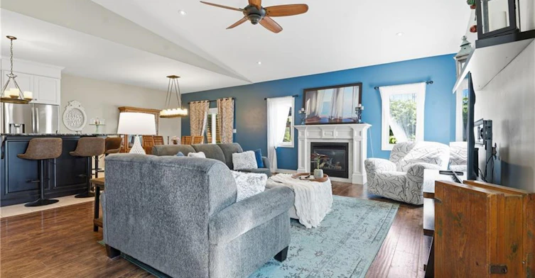 379 Michael Drive, Welland, ON, L3C 0A5 - 3