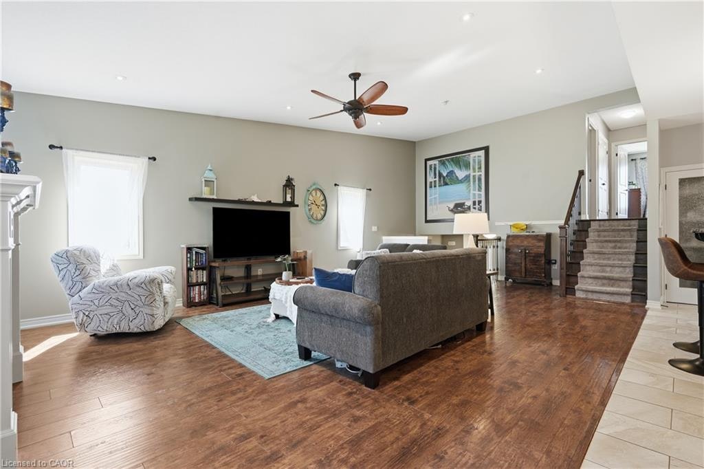 379 Michael Drive, Welland, ON, L3C 0A5 - 4