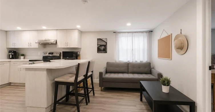 Lower-36 West 1st Street, Hamilton, ON, L9C 3B8
