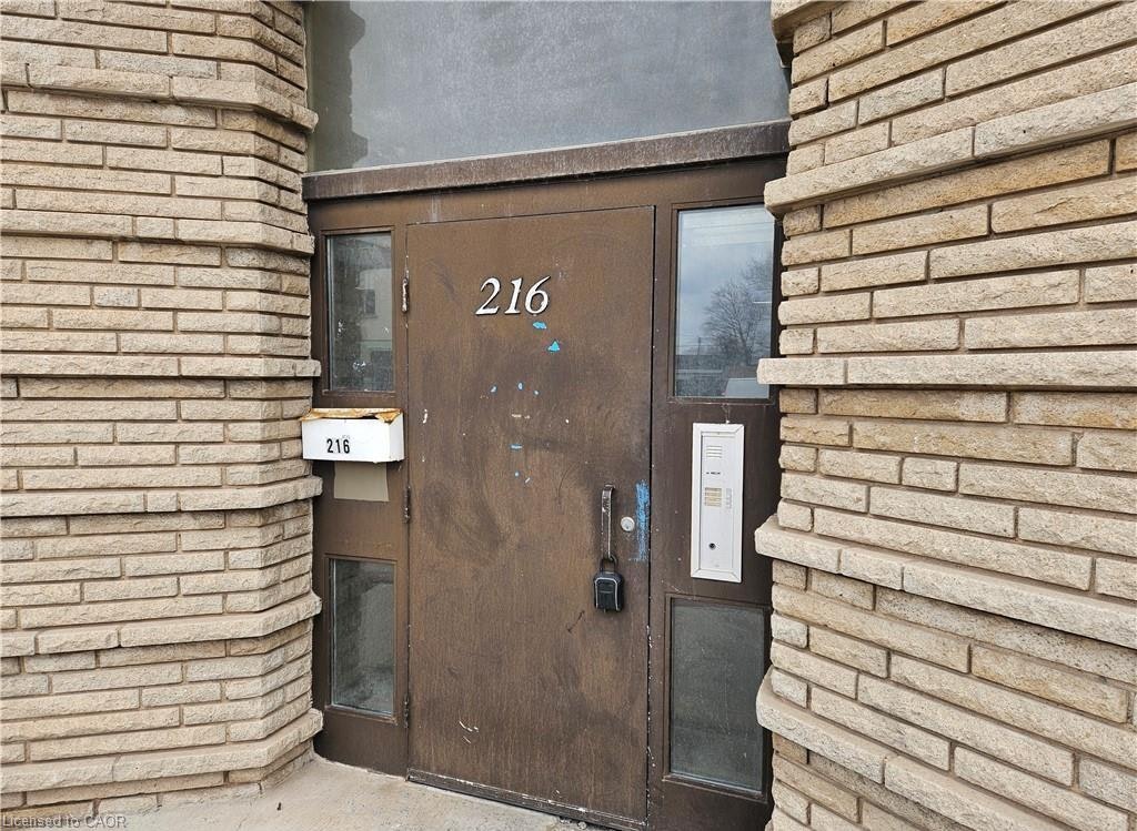 4-216 Parkdale Avenue N, Hamilton, ON, L8H 5X5 - 2