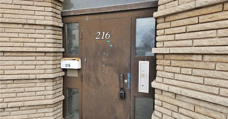 4-216 Parkdale Avenue N, Hamilton, ON, L8H 5X5 - 2