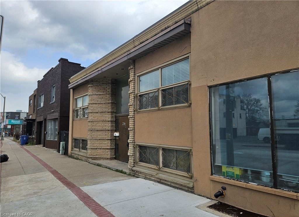 4-216 Parkdale Avenue N, Hamilton, ON, L8H 5X5