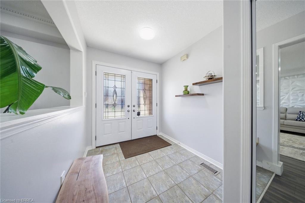 Upper-20 Webb Avenue, Brantford, ON, N3T 6S5 - 6
