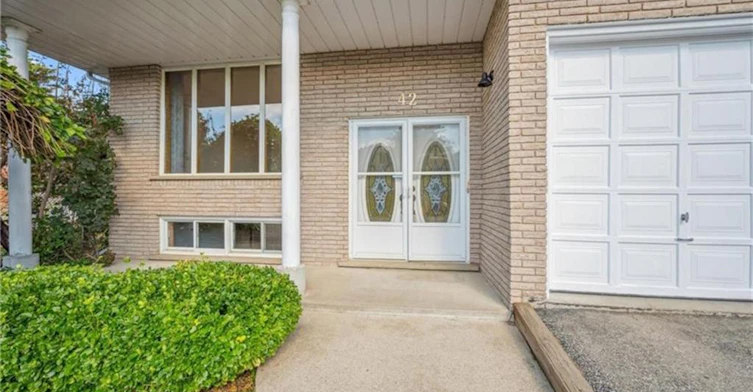 42 Azores Crescent, Cambridge, ON, N1R 7Z4 - 2