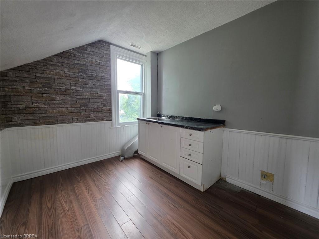 109 Sydenham Street, Brantford, ON, N3R 3Y7 - 22