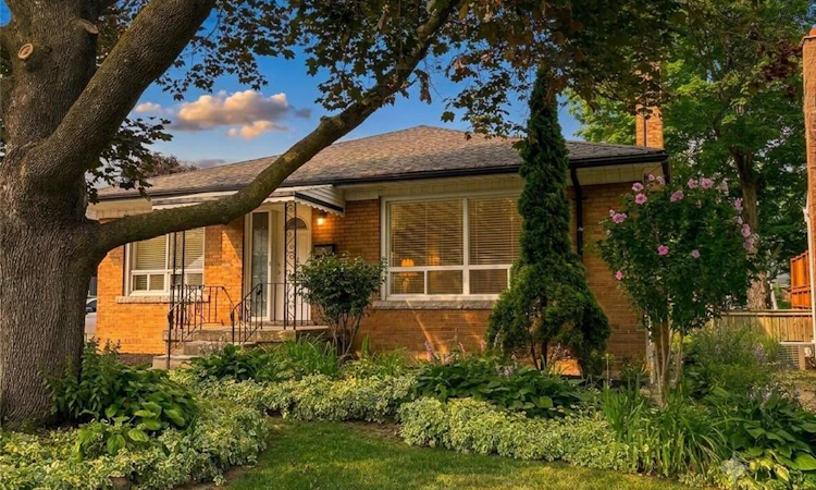 20 Lloyd Manor Road
