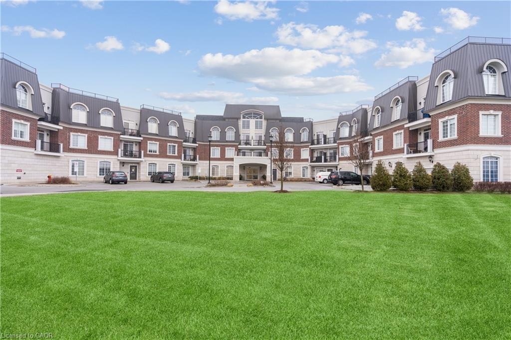 207-2300 Upper Middle Road, Oakville, ON, L6M 0T4