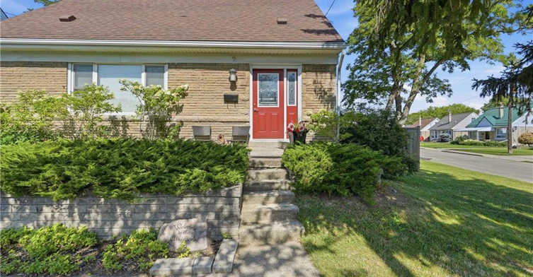2 Aintree Court, Hamilton, ON, L8K 4R9