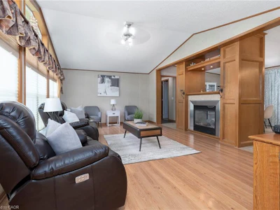 1161 4th Concession Road W - 4