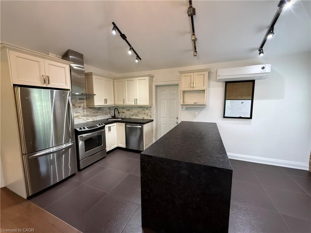 4-52 Cameron Avenue, Toronto, ON, M6M 1R2 - 3