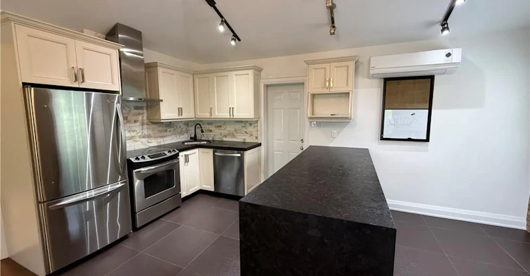 4-52 Cameron Avenue, Toronto, ON, M6M 1R2 - 3