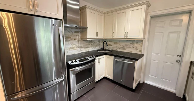 4-52 Cameron Avenue, Toronto, ON, M6M 1R2