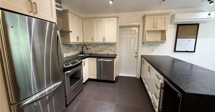 4-52 Cameron Avenue, Toronto, ON, M6M 1R2 - 2
