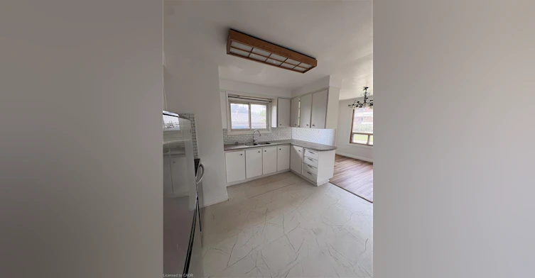 15 Champlain Avenue, Hamilton, ON, L8G 2H5