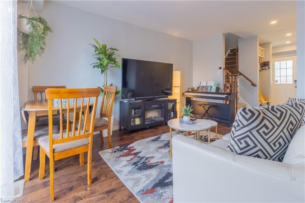 105 Bloomington Drive, Cambridge, ON, N1P 1J6 - 2
