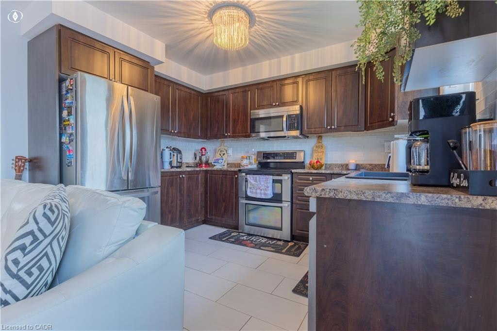 105 Bloomington Drive, Cambridge, ON, N1P 1J6 - 3