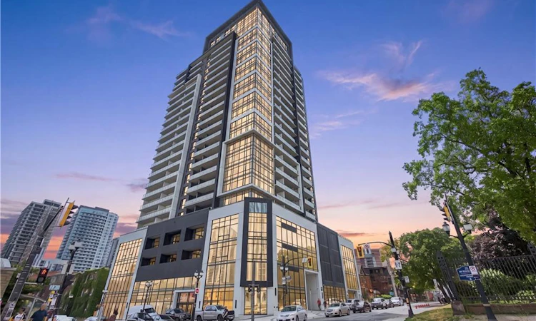 1302-15 Queen Street S