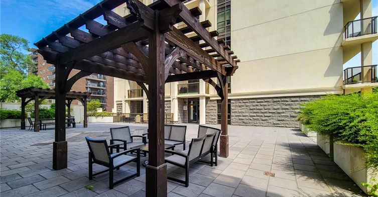 601-81 Robinson Street, Hamilton, ON, L8P 0B9 - 23