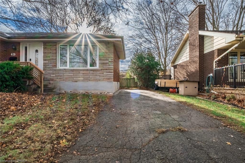21 Hickery Place, Brantford, ON, N3S 3C7 - 3