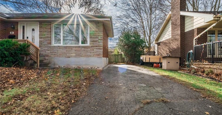 21 Hickery Place, Brantford, ON, N3S 3C7 - 3
