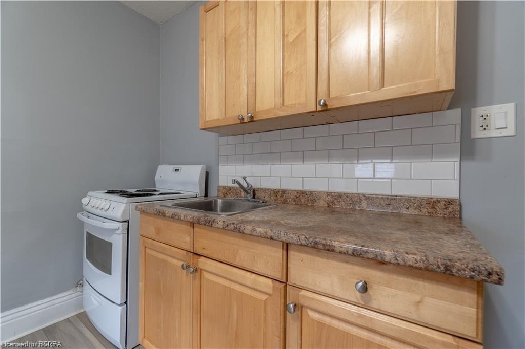Upper-36 Cayuga Street, Brantford, ON, N3S 1W5 - 8