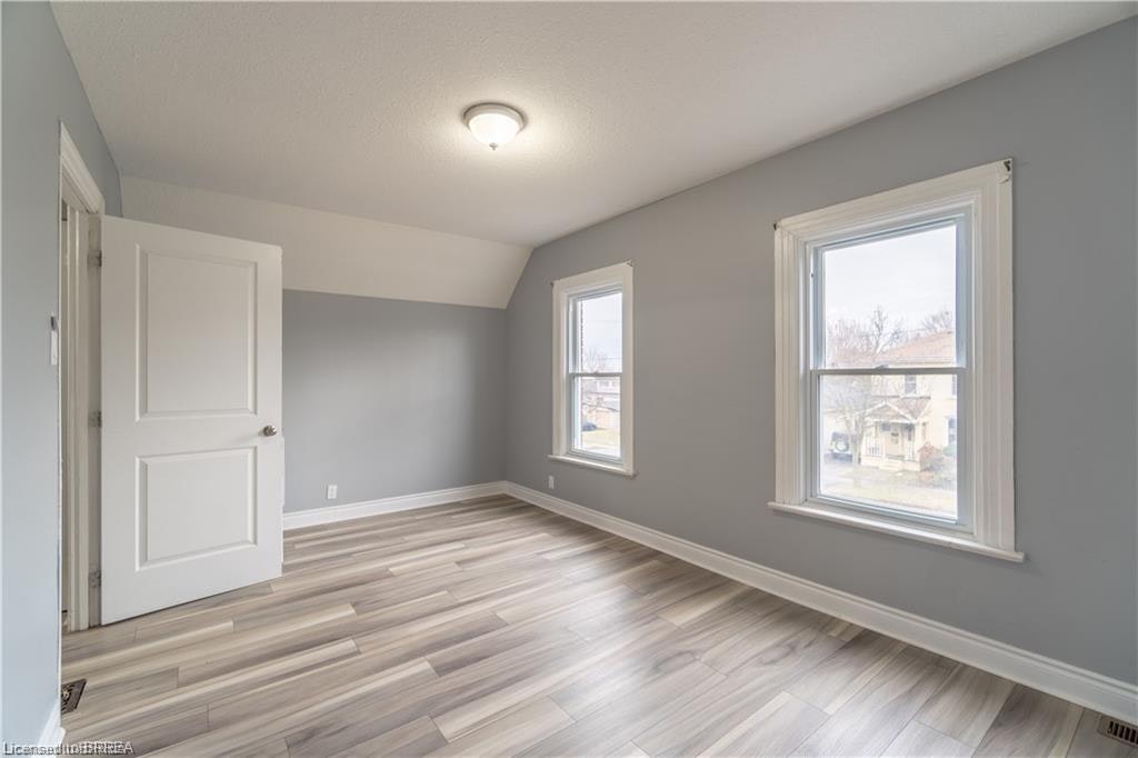 Upper-36 Cayuga Street, Brantford, ON, N3S 1W5 - 4
