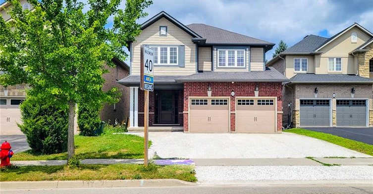 8 Secinaro Avenue, Hamilton, ON, L9G 0C6