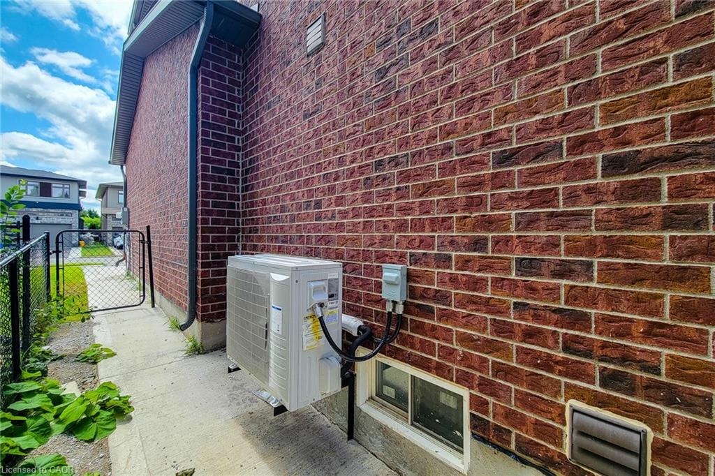8 Secinaro Avenue, Hamilton, ON, L9G 0C6 - 4