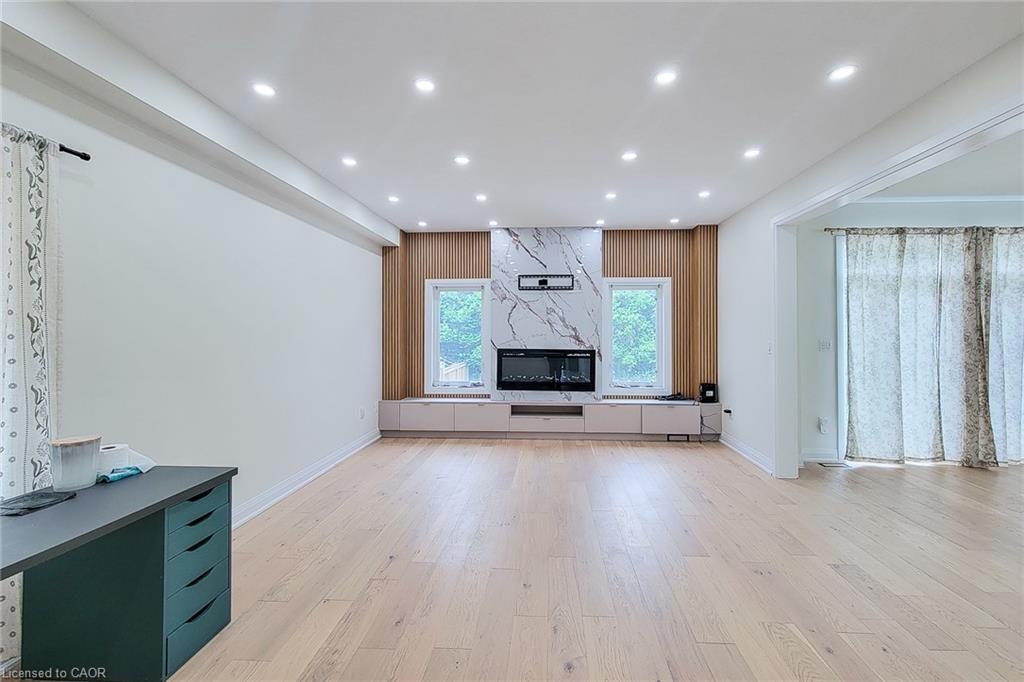 8 Secinaro Avenue, Hamilton, ON, L9G 0C6 - 10
