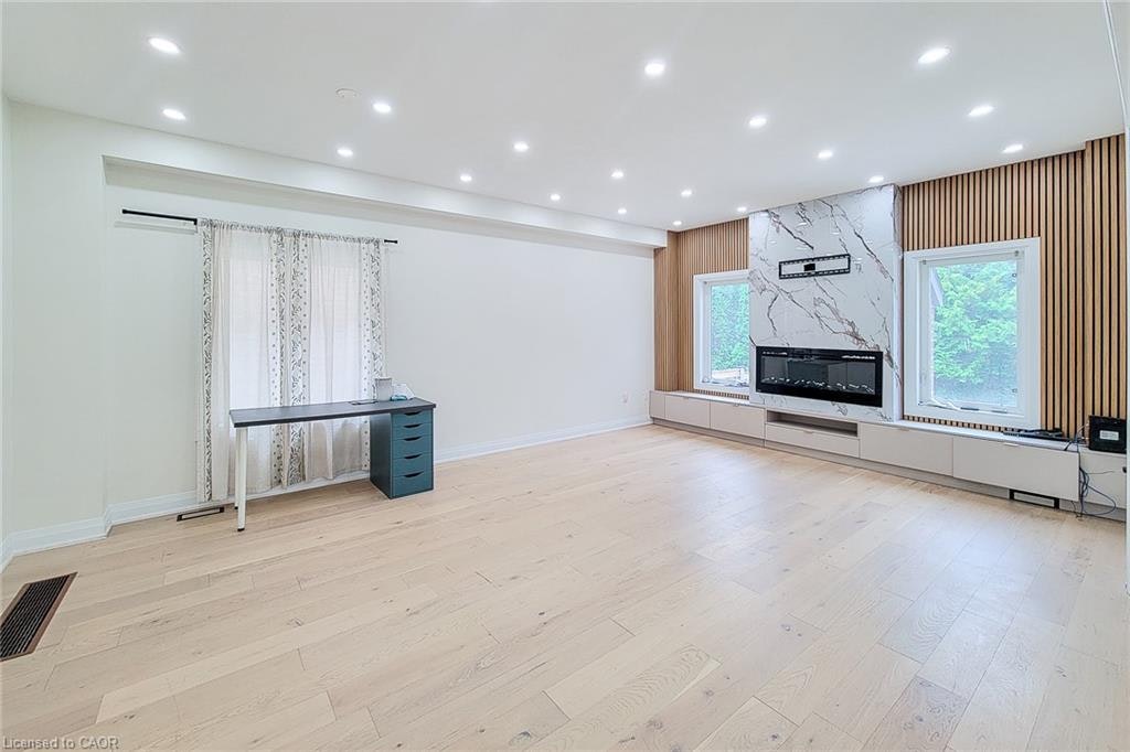 8 Secinaro Avenue, Hamilton, ON, L9G 0C6 - 11
