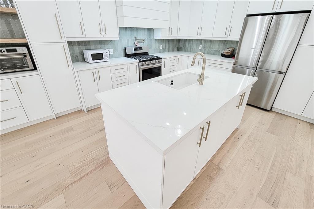 8 Secinaro Avenue, Hamilton, ON, L9G 0C6 - 18
