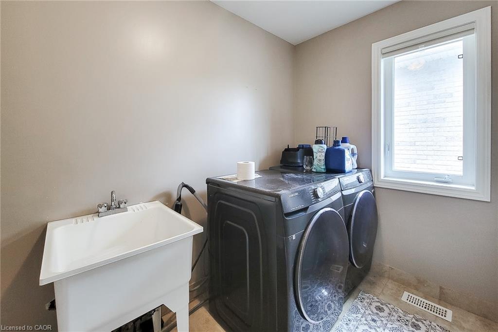 8 Secinaro Avenue, Hamilton, ON, L9G 0C6 - 45