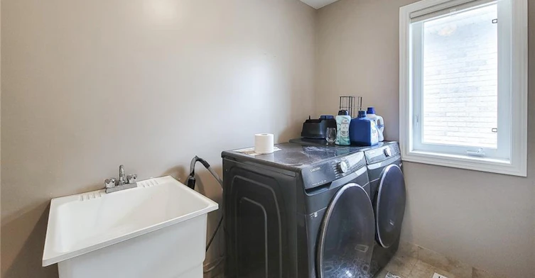 8 Secinaro Avenue, Hamilton, ON, L9G 0C6 - 45