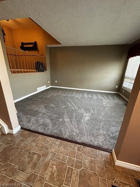 102-5 Woodlawn Court, Grimsby, ON, L3M 3T4 - 3