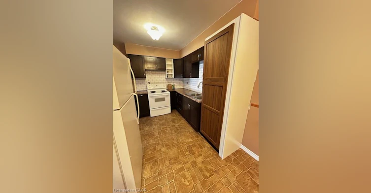 102-5 Woodlawn Court, Grimsby, ON, L3M 3T4 - 8