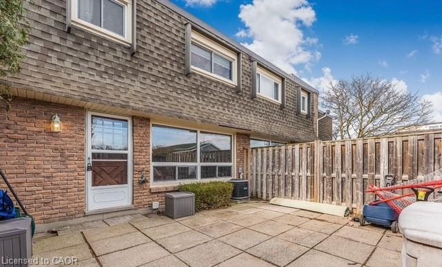 102-5 Woodlawn Court, Grimsby, ON, L3M 3T4