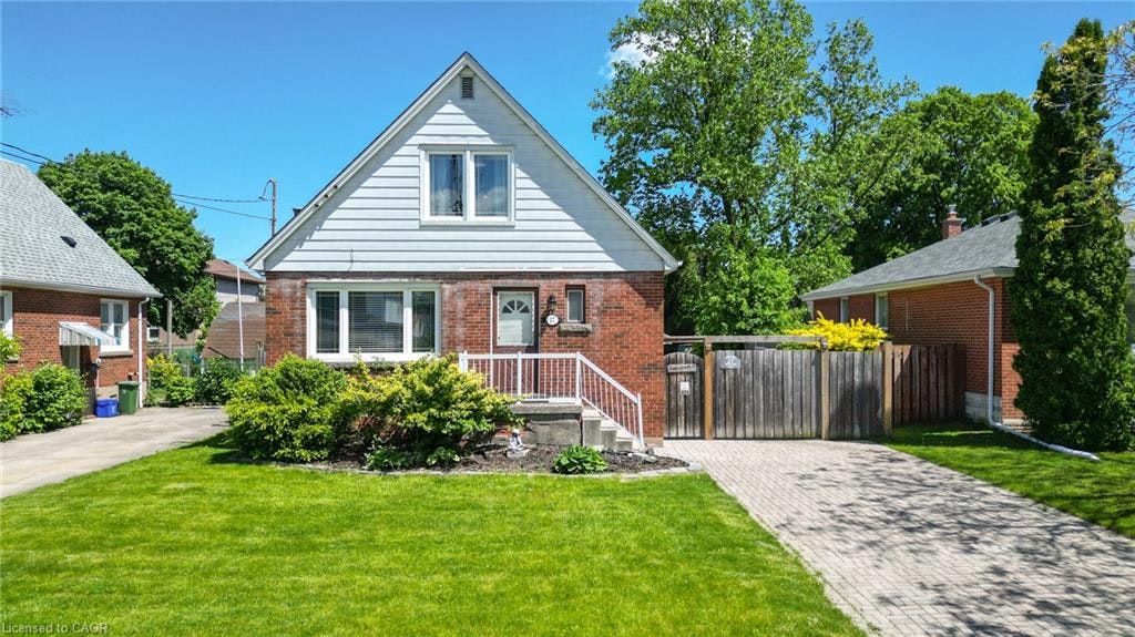 27 Delevan Crescent, Hamilton, ON, L9A 4A8