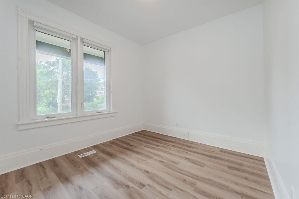 A-76 Wellington Street N, Kitchener, ON, N2H 5J6 - 10
