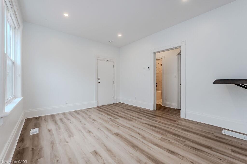 A-76 Wellington Street N, Kitchener, ON, N2H 5J6 - 6
