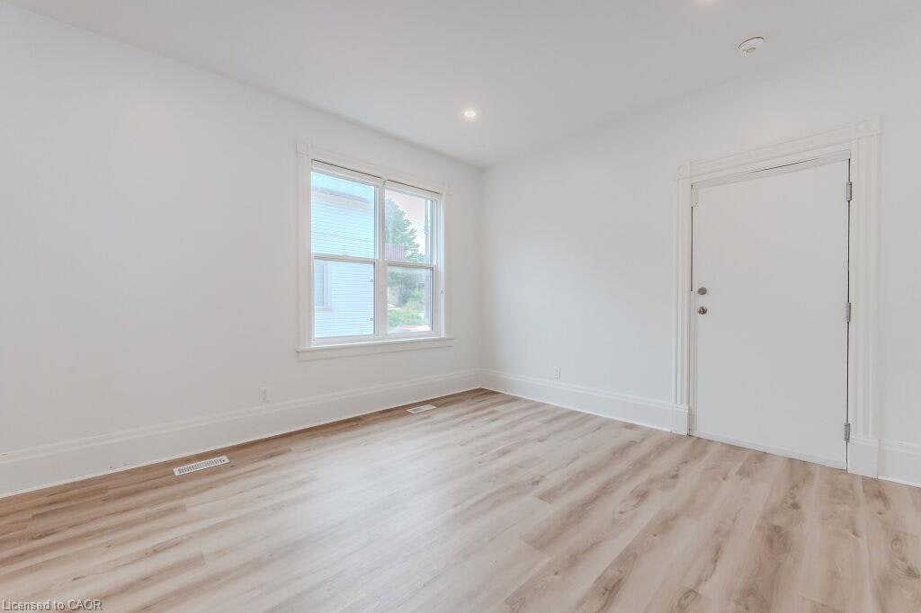 A-76 Wellington Street N, Kitchener, ON, N2H 5J6 - 7