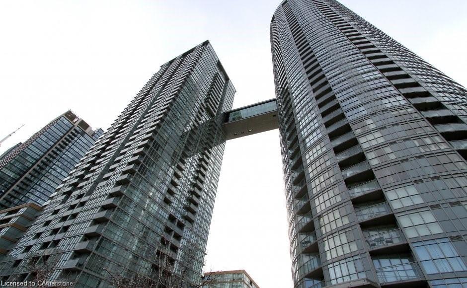 2203-15 Iceboat Terrace, Toronto, ON, M5V 4A5 - 2